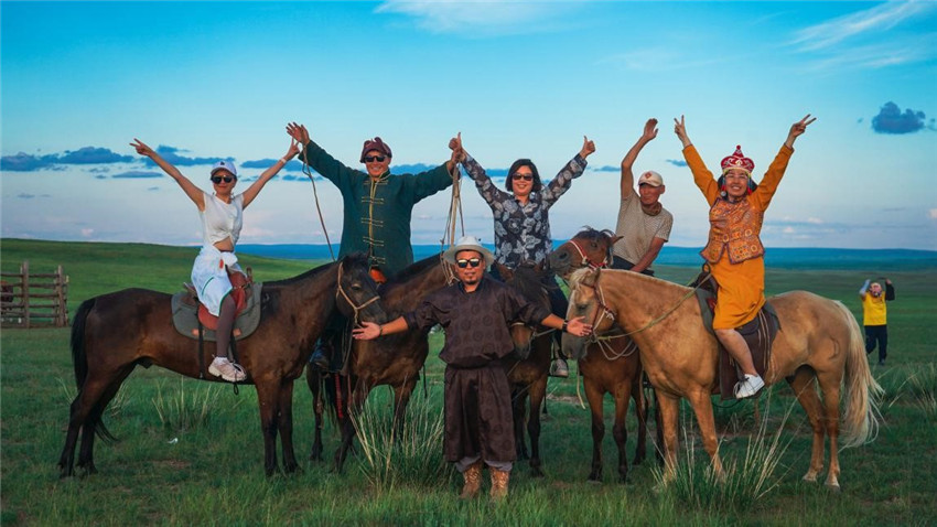 8月,在內(nèi)蒙古.jpg 8月,在內(nèi)蒙古.jpg